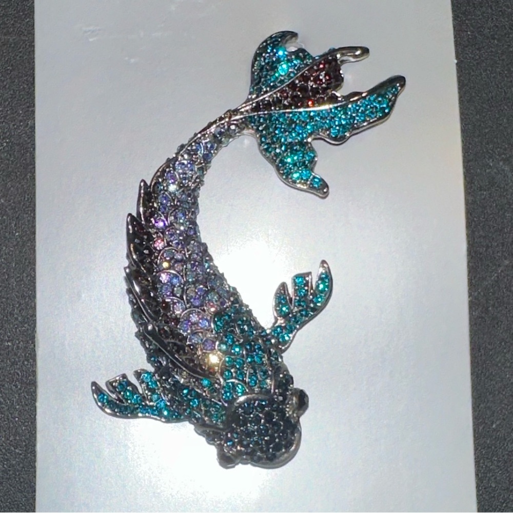 Fish, pendant/brooch in multicolors and silver tones